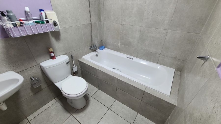 3 Bedroom Property for Sale in Bishop Lavis Western Cape